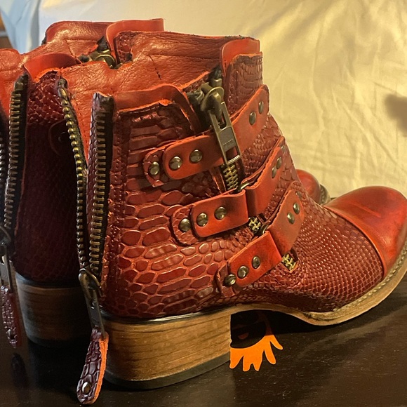 Freebird Gecko in Red - Picture 4 of 11